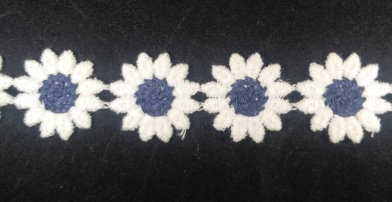1" Venice Lace Daisy Trim Col. White / Navy - Put up: 10 Continuous Yards